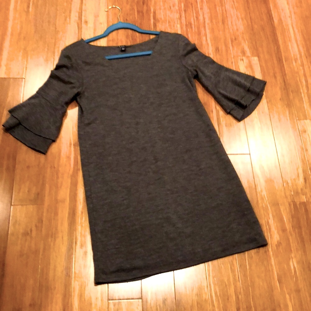 Grey knit tunic with flared sleeves and lining